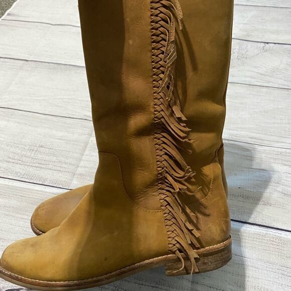 Bass Distressed Boots - Picture 13 of 14